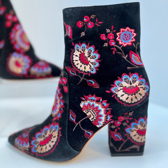 Loeffler Randall: Floral Embroidered Ankle Boots - Black and Multicolor. Size7.5 - Picture 4 of 13